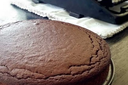 Čokoladni biskvit brez moke in sladkorja