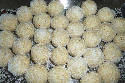 Kokosovo-mandljeve kroglice