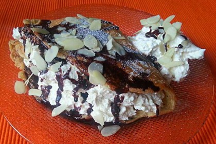 Mandljeve palačinke z albuminsko skuto