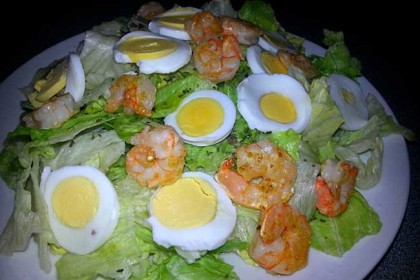 Solata z jajci in rakci