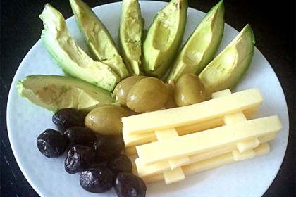 Avokado s sirom in olivami