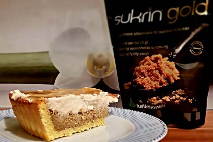 Božična orehova pita s kremnim nadevom