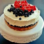 Skutina tortica z jagodičevjem