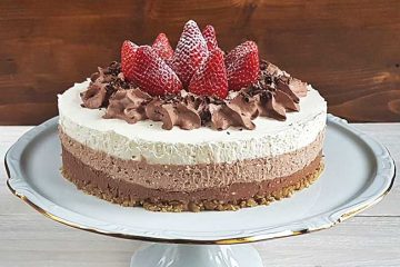 Trobarvna čokoladno-skutna torta